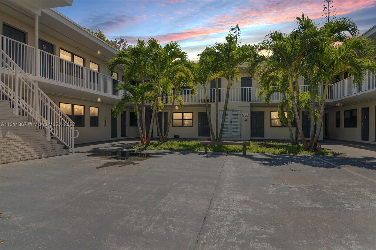 1525 NE 135th St Unit 01, North Miami, FL 33161 Room for Rent in