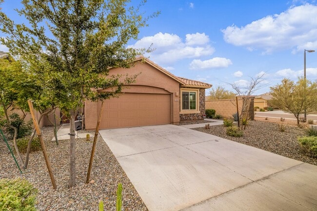 Building Photo - 4 Bedroom, 2 Bath - Fantastic Views of the...