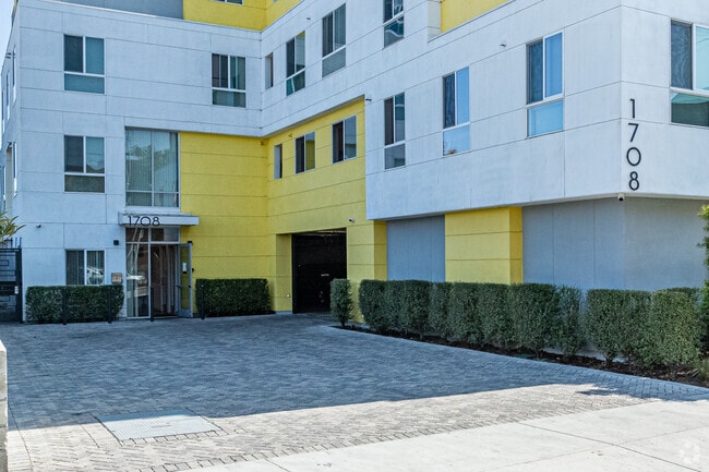 Building Photo - Aster Apartments