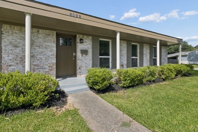Foto del edificio - 6022 Beaudry Dr