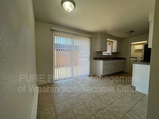 Building Photo - 3003 S 45th St