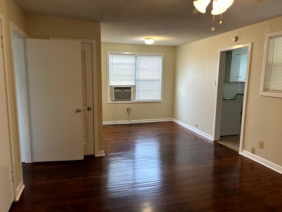 Foto principal - 4928 Avenue O