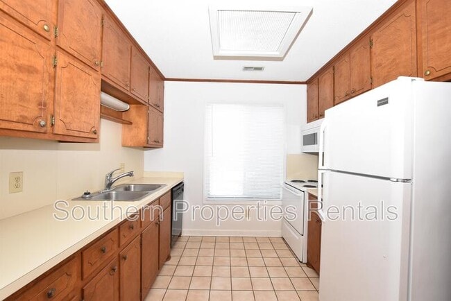 Building Photo - 400 N Steele St