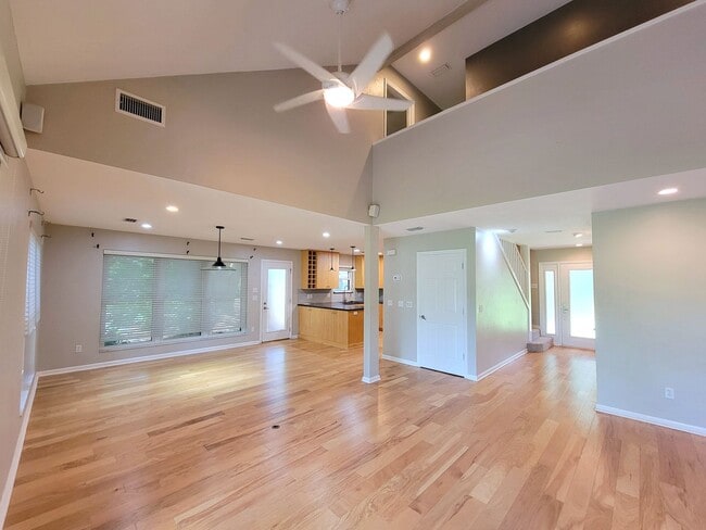 Foto del edificio - 4 bedroom house for rent on Killearn Estat...