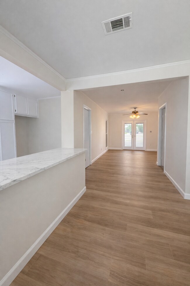 Building Photo - 3939 Camellia Dr