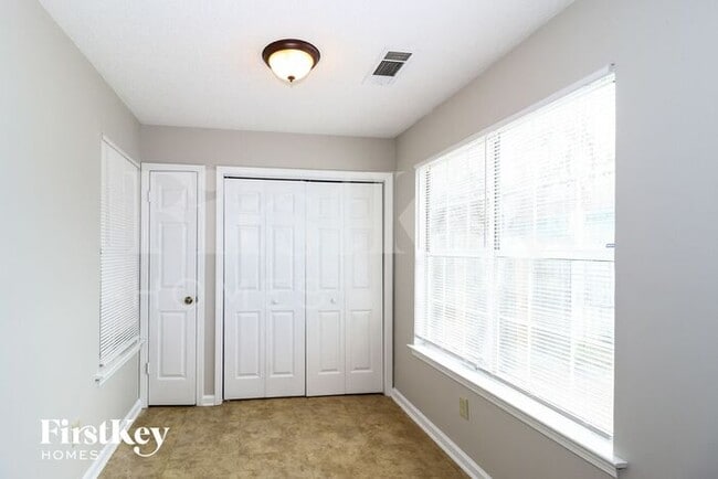 Building Photo - 6000 Chadwell Rd