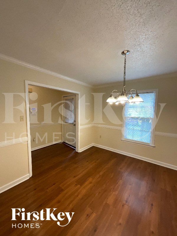 Foto del edificio - 4168 Sassafras Rd