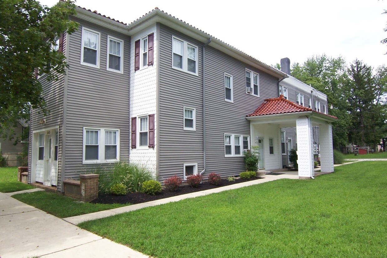 Foto principal - 245 Liverpool Ave