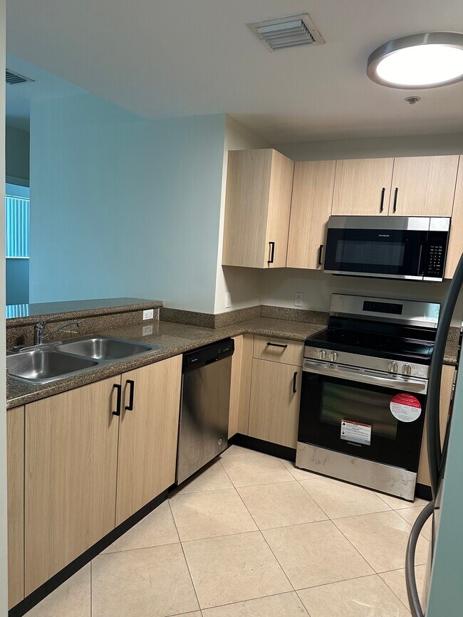 Foto del edificio - 2280 SW 32nd Ave