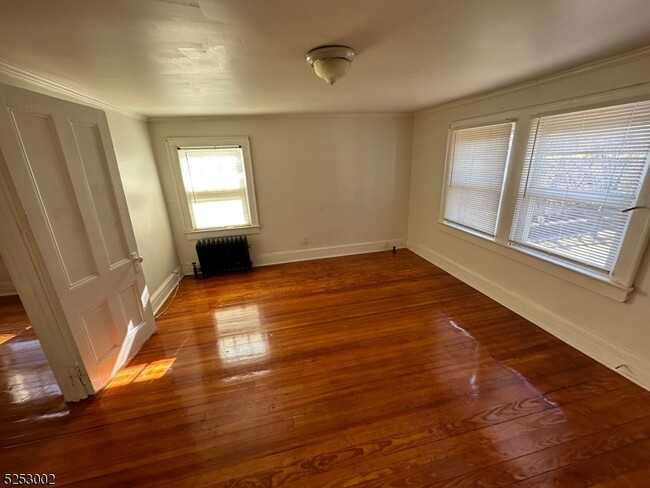 Building Photo - 139 Willowdale Ave