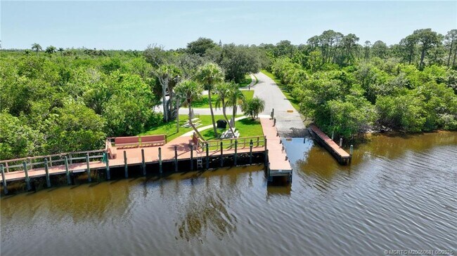 Foto del edificio - 480 SW South River Dr