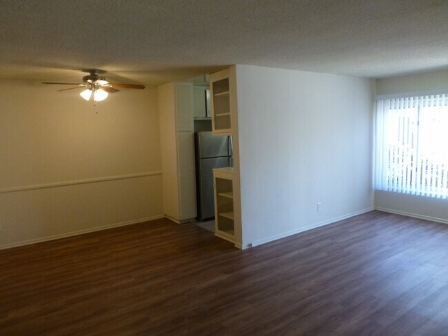 Building Photo - 6088 Cashio St