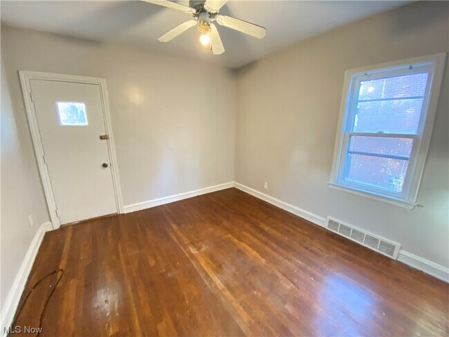 Building Photo - 1478 Sherbrook Rd