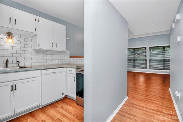 Foto del edificio - 1635 Merry Oaks Rd