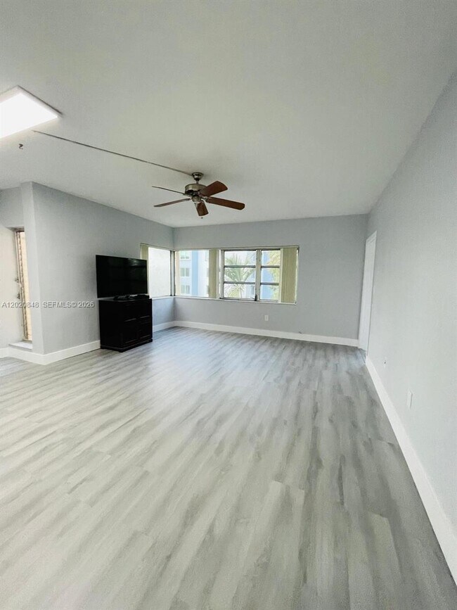 Foto del edificio - 9175 SW 77th Ave
