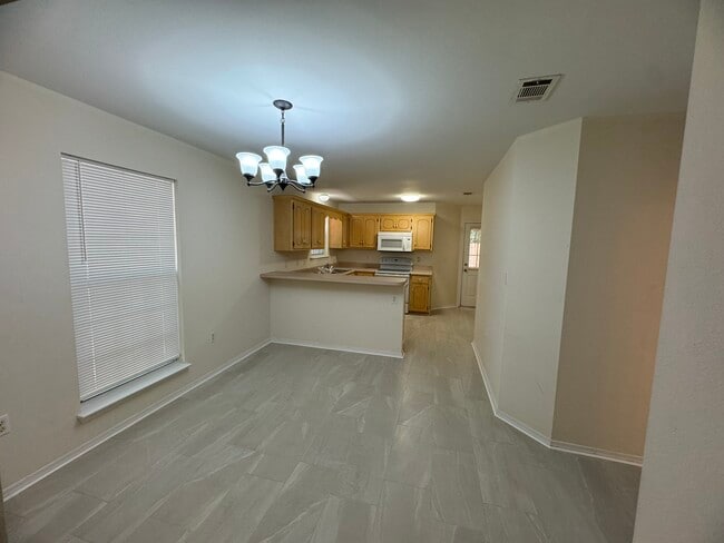 Building Photo - 1615 Chadwick Ln