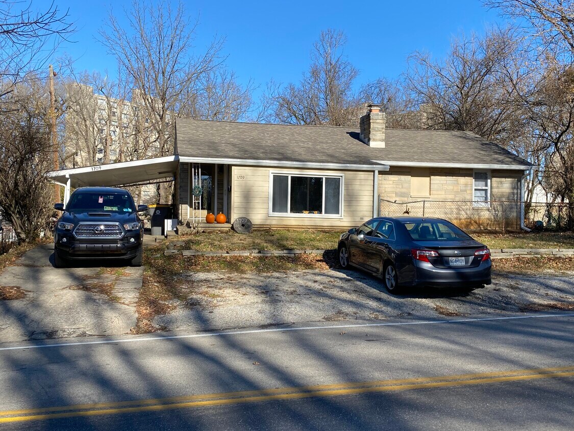 Primary Photo - 1709 Atwater Ave