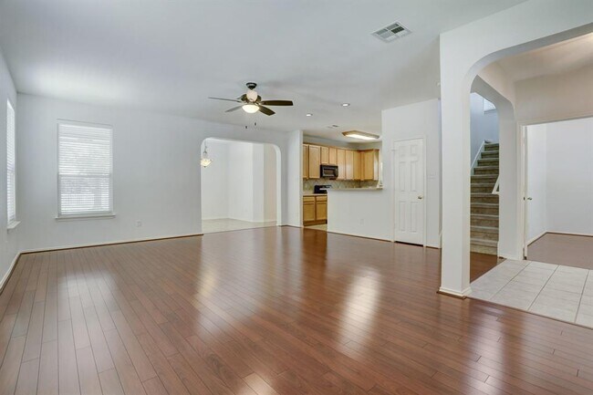 Building Photo - 908 Bogart Rd