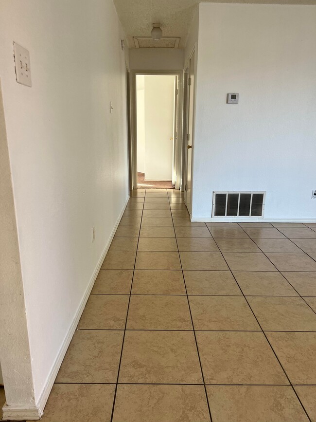 Building Photo - 1518 Duplex - Series B