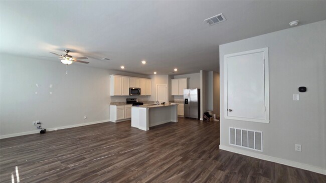 Building Photo - 25049 Pomegranate Pl