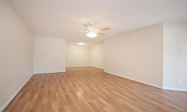 Building Photo - 9700 Leawood Blvd
