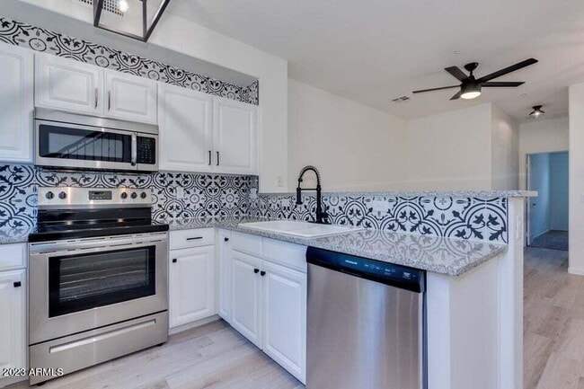 Foto del edificio - 160 W Commerce Ct