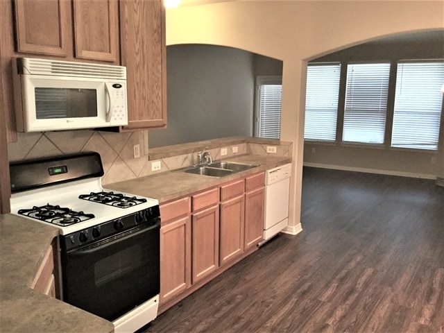 Foto del edificio - 2213 Perkins Crossing Dr