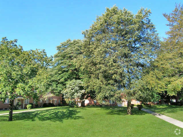 Community - Highland Manor Apartments