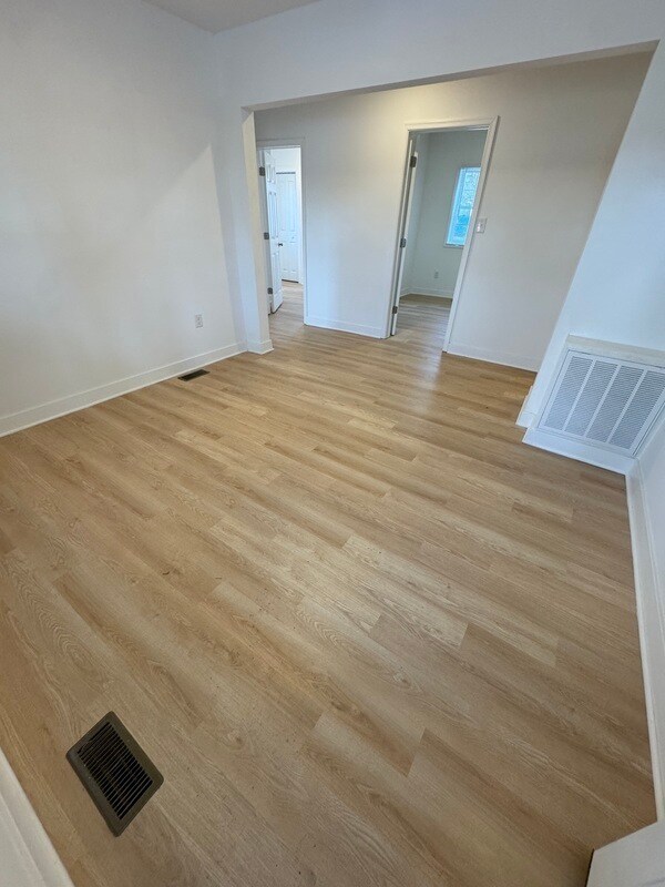 Building Photo - 409 N 3 1/2 Ave