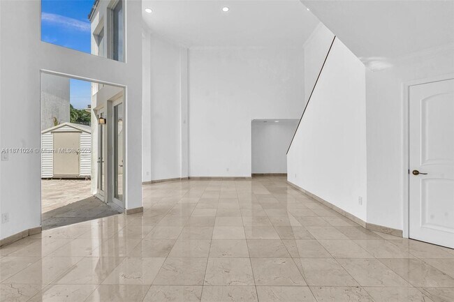 Foto del edificio - 20645 NE 25th Pl