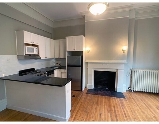 Building Photo - 109 Charles St