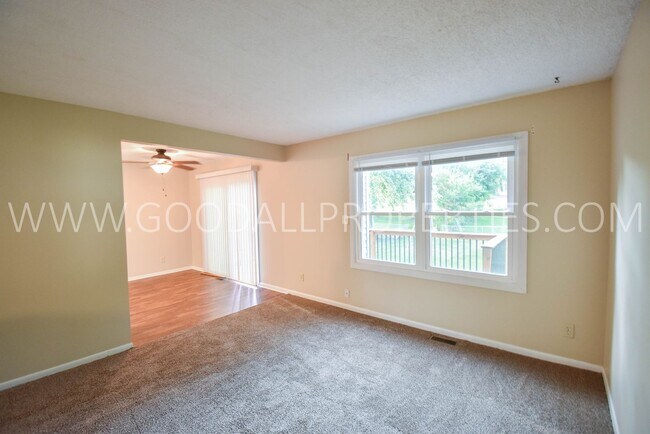Foto del edificio - Half Off 1st Months Rent! 3 Bedroom 2 Bath...