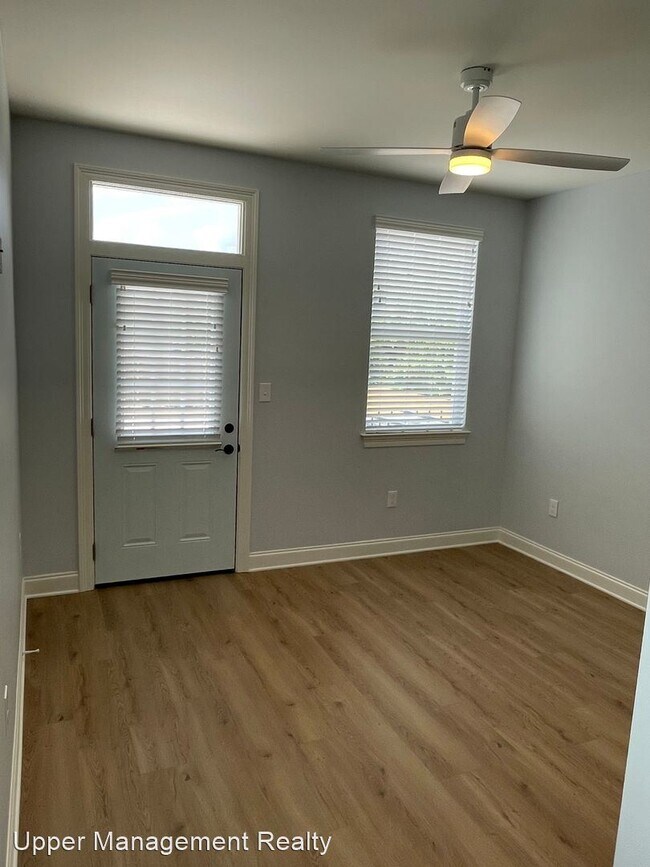 Building Photo - 3 br, 3.5 bath Apartment - 3416 - 3418 Thi...