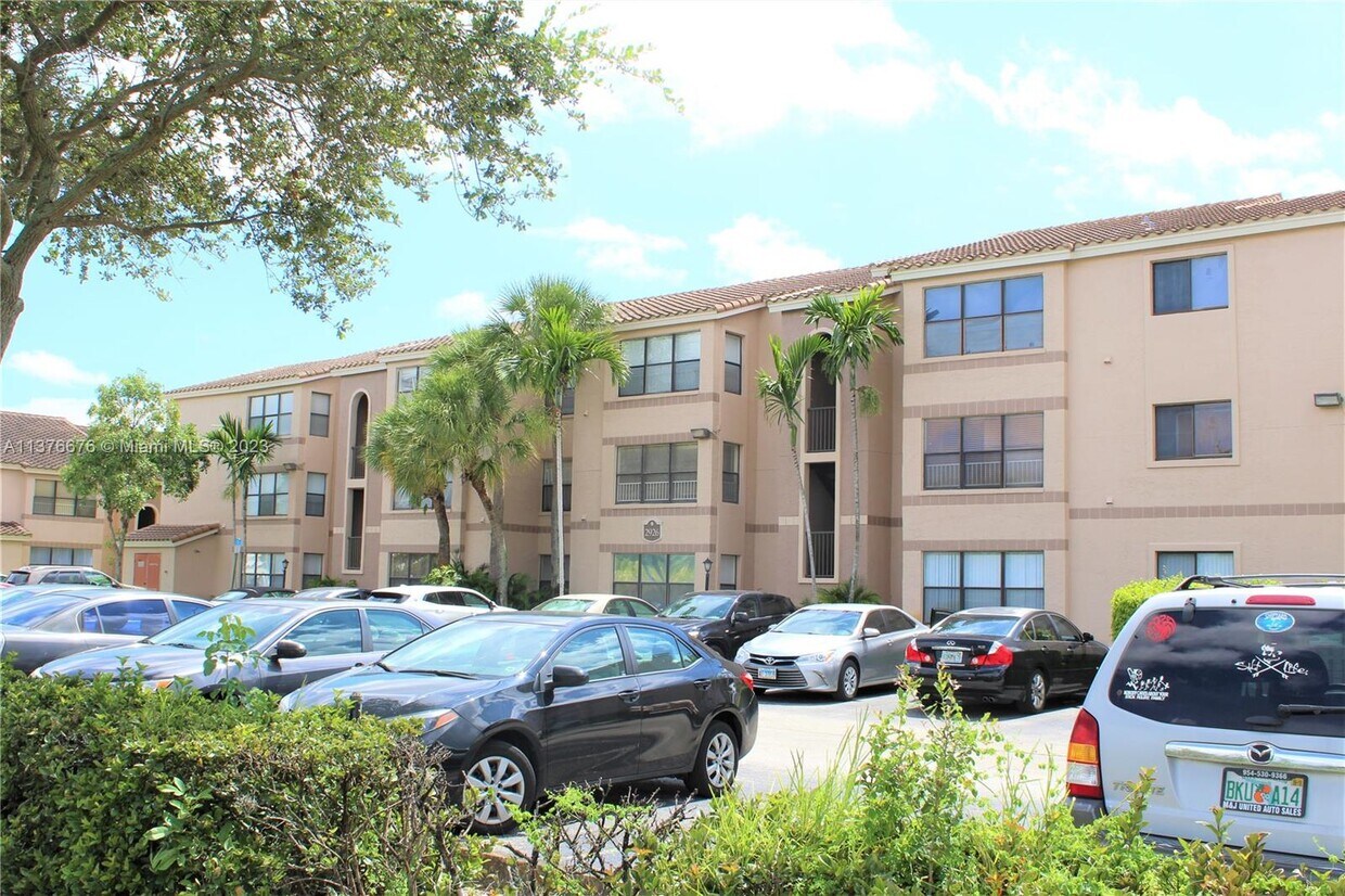 Primary Photo - 2926 S University Dr