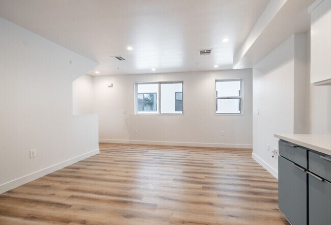 Foto del interior - Newly Constructed Luxury Townhomes!