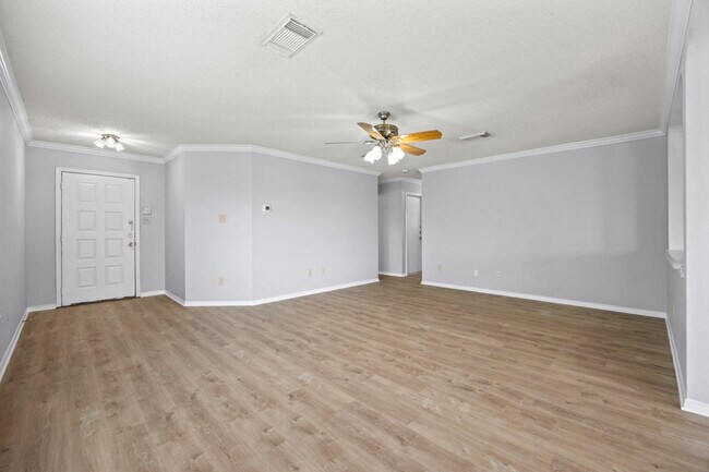 Foto del edificio - Beautiful 3 bed 2 bath single story, corne...