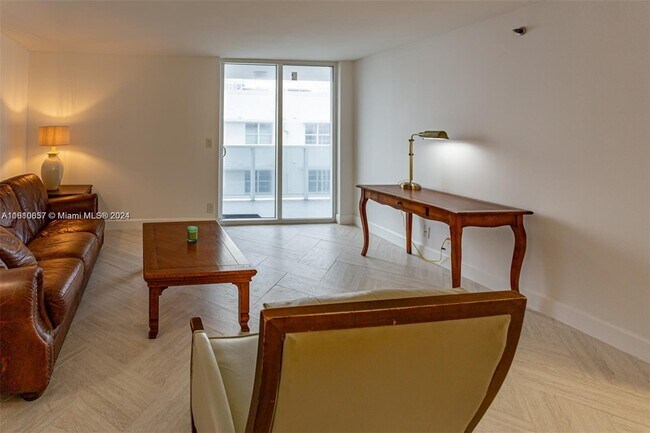 Foto del edificio - 2401 Collins Ave