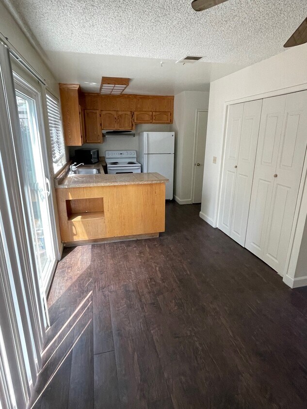 Building Photo - 2125 Amstel Ct