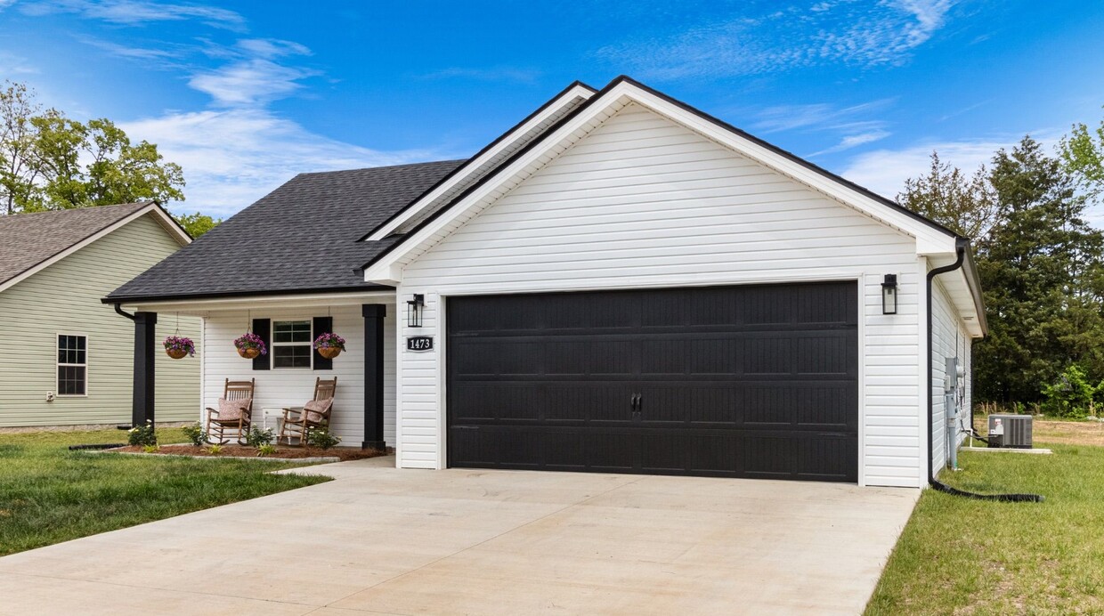 Primary Photo - Beautiful Home in Clarksville!