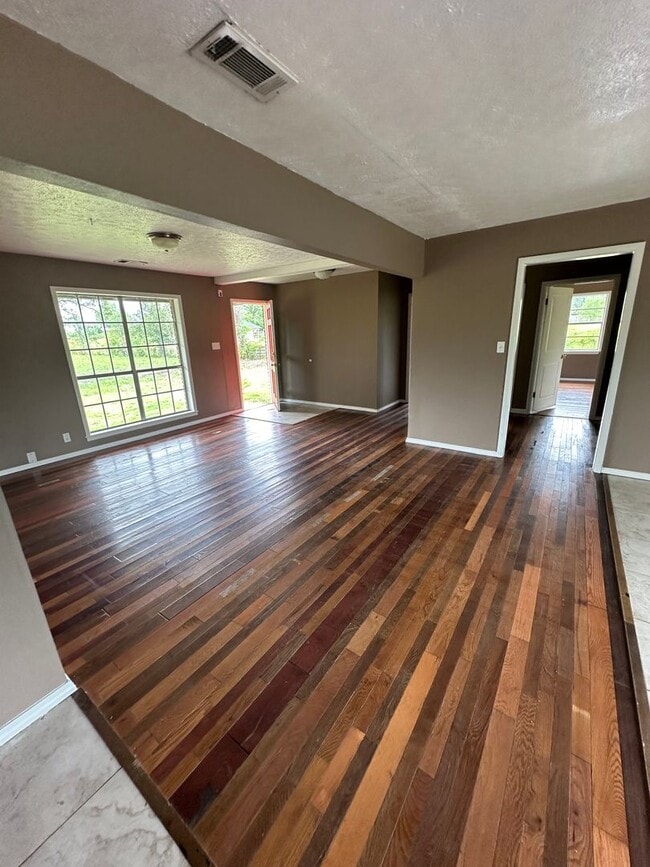 Foto del edificio - 439 Oak Grove Rd