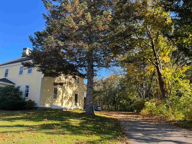 Foto del edificio - 156 Portsmouth Ave