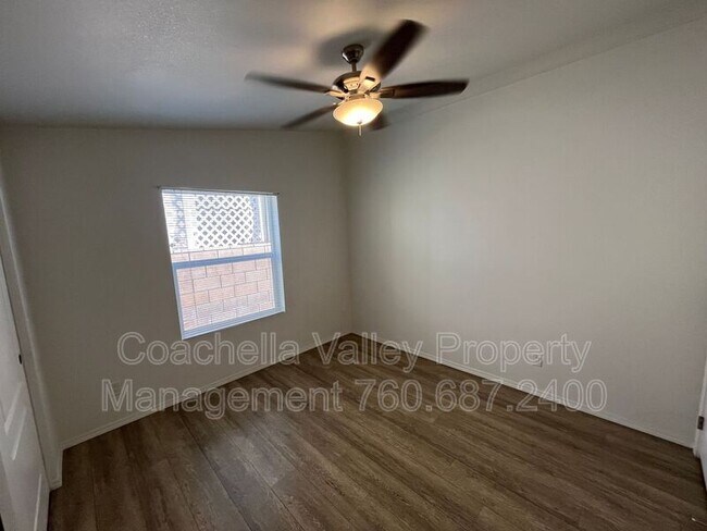 Foto del edificio - 15300 Palm Dr