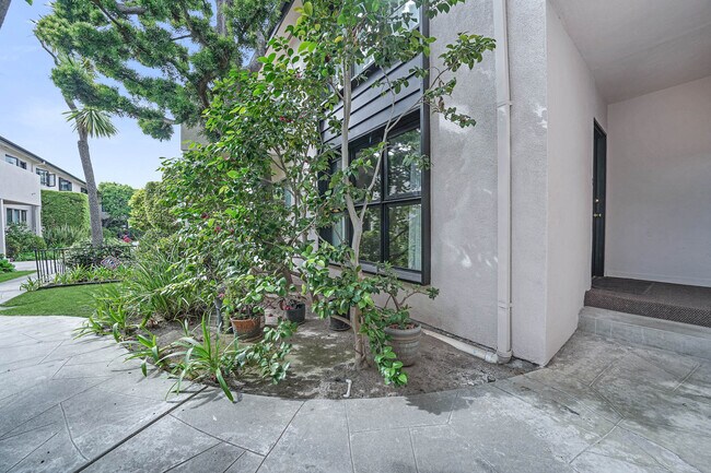 Foto del edificio - 416 San Vicente Blvd