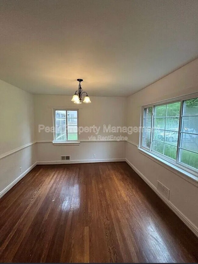 Foto del edificio - 7501 Tanglewood Rd