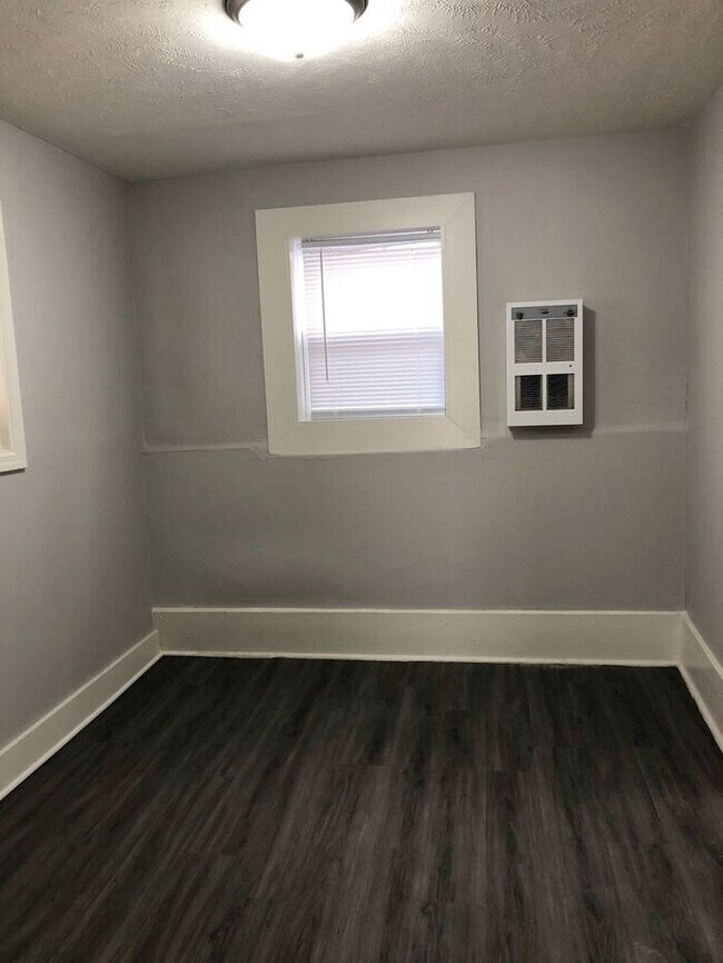 Building Photo - Renovated 1 Bedroom Apartment In Dundee!!