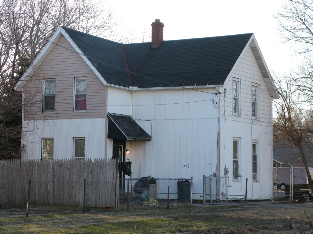 Building Photo - 545 W 17th St