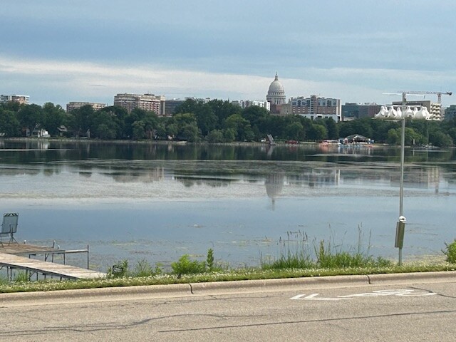 Foto del edificio - 825 S Shore Dr