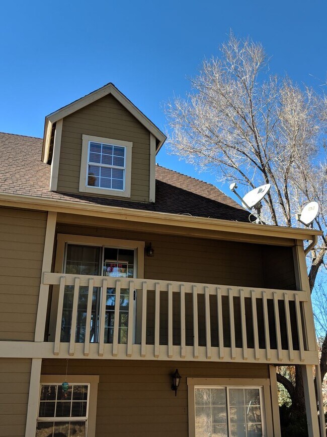 Foto del edificio - 3-Bedroom, 2-Bath Oasis: Close to Hospital, Washer/Dryer Included, Parking for 2!