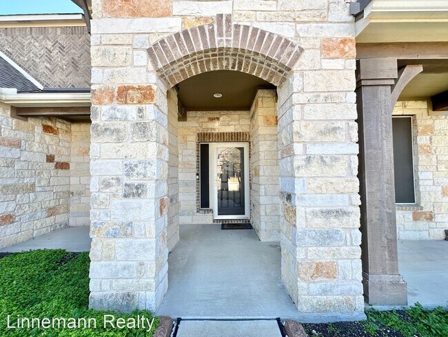 Foto del edificio - 4 br, 3.5 bath House - 6404 Serpentine Drive