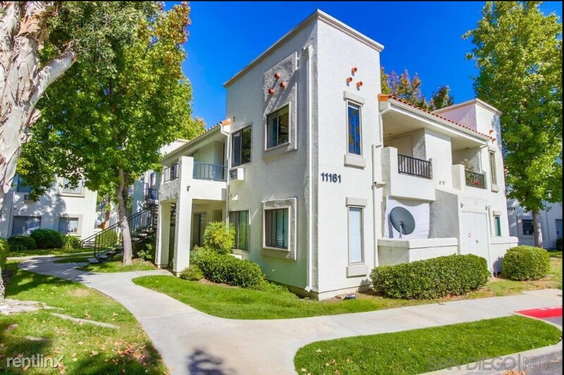Primary Photo - 1 br, 1 bath Condo - 11161 Camino Ruiz